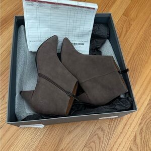 Aquatalia Anya Ankle Boots Taupe Grey Low-Heel Booties Suede US 6.5